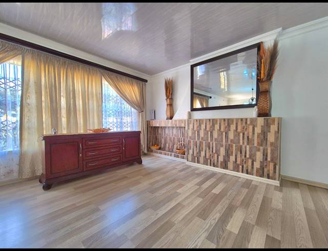 5 BEDROOM HOUSE TO LET IN BRENTHURST
